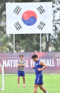 [포토]멕시코 첫 훈련 진행하는 홍명보 감독
