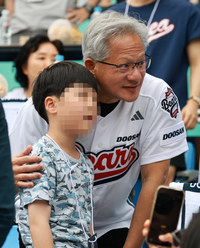 [포토] 팬들과 사진 찍는 젠슨 황