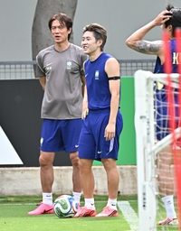[포토]환하게 웃는 홍명보 감독과 이강인
