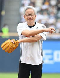 [포토] 몸 푸는 젠슨 황
