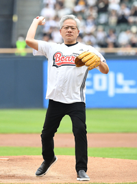 [포토] 젠슨 황 ‘두산을 위하여’