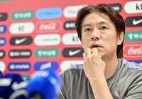 [포토]인터뷰하는 홍명보 감독