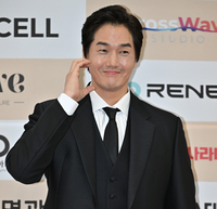 [포토] 유지태 ‘미소 가득 볼하트’