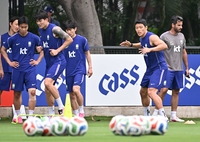 [포토]나란히 훈련하는 황희찬과 김민재
