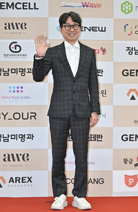 [포토] 장항준 감독 ‘황금촬영상 감독상 받아요’
