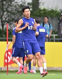 [포토]손흥민, 훈련도 미소와 함께