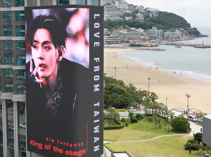 “거지 같은 XXX이…” BTS 보러 오려던 日 팬, 호텔 욕설 듣고 예약 취소당했다
