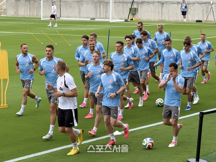 ‘돌아온 동유럽 강호’ FIFA가 주목한 경계해야 할 체코 5인…초우팔부터 크레이치·소우체크·슐츠에 시크까지