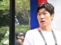 [포토]취재진의 질문에 답하는 박지성
