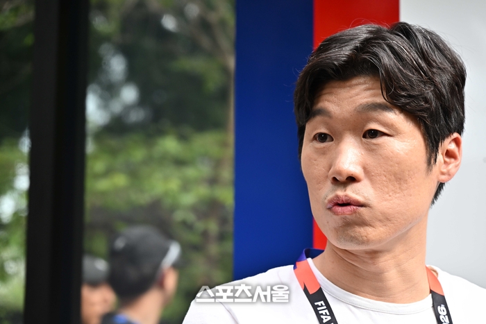 [포토]인터뷰 하는 박지성 해설위원