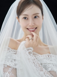 ‘결혼 임박’ 문채원, 동화 속 공주 같은 웨딩 화보 추가 공개