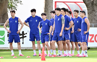 [포토]훈련 내용 듣는 축구대표팀