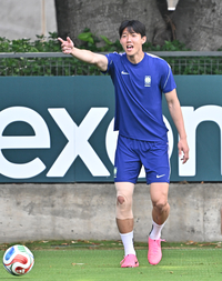 [포토]동료들에게 어필하는 이한범