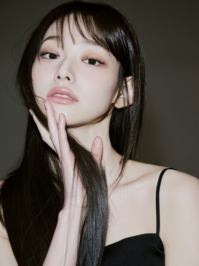 ‘내일도 출근!’ 앞둔 강미나, 한층 깊어진 매력 발산