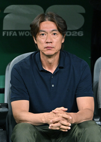 [포토]체코전 치르는 홍명보 감독