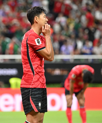 어두운 표정으로 벤치 향한 손흥민, 홍명보는 감쌌다 “득점 감각 좋다, 앞으로도 걱정 안 해” [체코전 현장]
