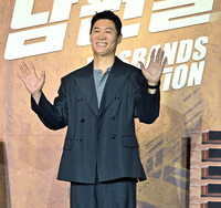 [포토] 진선규 ‘두손 들어 인사’