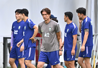 [포토]훈련 진행하는 홍명보 감독
