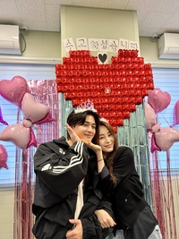 김혜수, ‘지금 불륜이 문제가 아닙니다’ 촬영 종료…동료들 응원 속 훈훈한 마무리