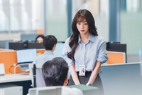 ‘기리고’ 공포는 잊어…강미나, tvN ‘내일도 출근!’으로 로맨스 퀸 도전
