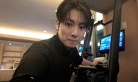 정국, 30㎏ 덤벨도 가볍게…핏줄 솟은 팔근육에 ‘심쿵’