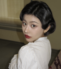 ‘MZ 무당’ 노슬비, 주식도 신빨 통했나…하루 수익 360만 원