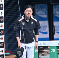 [포토] 이강철 감독 ‘깍듯한 인사’