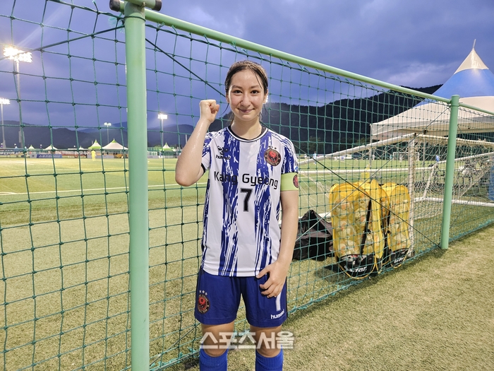 부상인 ‘동료’ 위한 ‘유니폼 세리머니’, 강경여중 ‘주장’ 김지윤 “동료 생각하는 마음으로 준비”[여왕기]