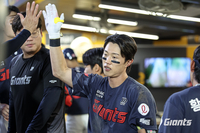 보고 싶었다, 위닝시리즈야! ‘전민재 2G 연속 역전 홈런’ 롯데, SSG 2-1 격파 [SS문학in]