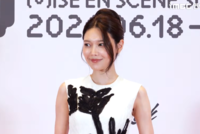 14년 연애 끝, 정경호와 결별한 최수영…첫 공식석상서 환한 미소