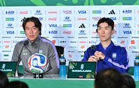 [포토]멕시코전 공식 기자회견 하는 홍명보 감독과 황인범