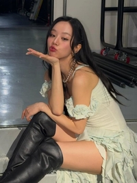 ‘뱃살 논란’ 뒤 뜻밖의 고백…혜리 “사실 고민 많고 지쳐있다”