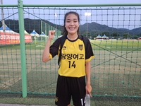 ‘우승 후보’ 광양여고 ‘주포’ 최서연 “롤모델은 손흥민, 득점 욕심 내면서 플레이하겠다”[여왕기]