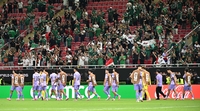 [포토]0-1 패배로 인사하는 한국 축구대표팀