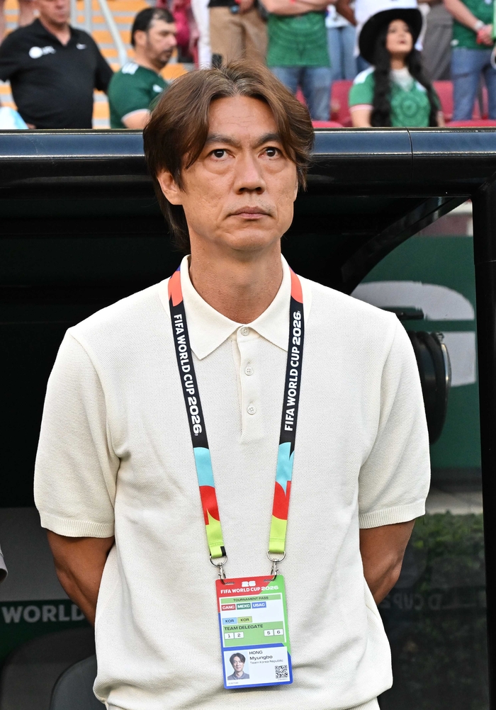 ‘실수’로 멕시코에 통한의 ‘패배’, 홍명보 감독 “평정심 유지했지만 실점 장면 아쉽다, 마지막 경기 최선 다하겠다”
