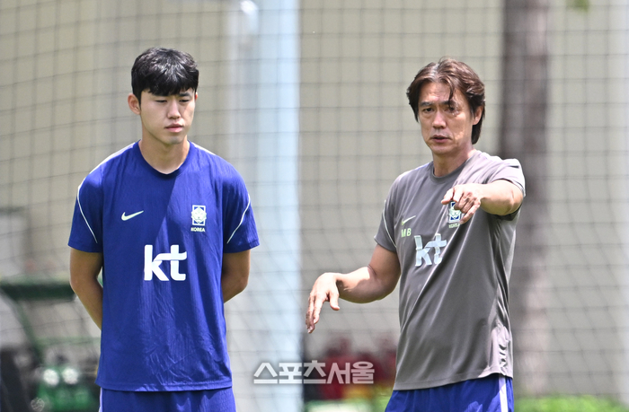 [포토]이기혁 지도하는 홍명보 감독