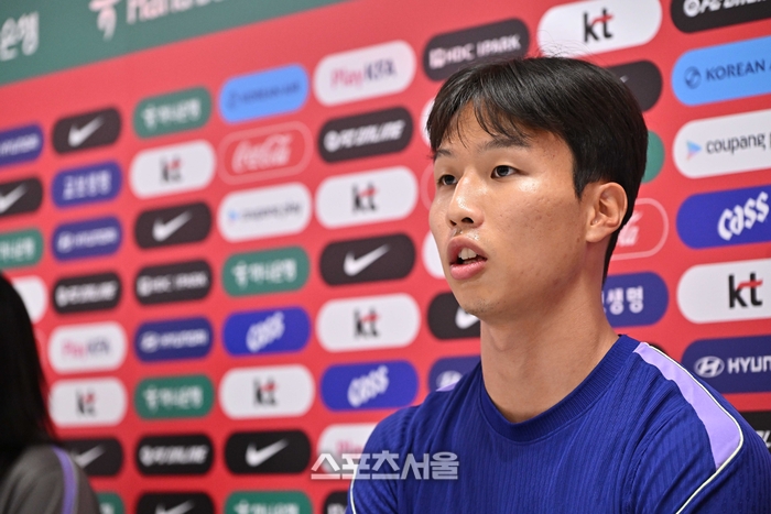 [포토]훈련 전 인터뷰 하는 엄지성