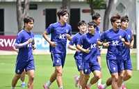 [포토]러닝으로 몸 푸는 엄지성