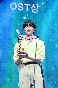 [포토] 성한빈, 서울가요대상 OST상 수상
