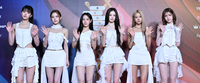 [포토] 이즈나 ‘화이트 여신들의 손인사’