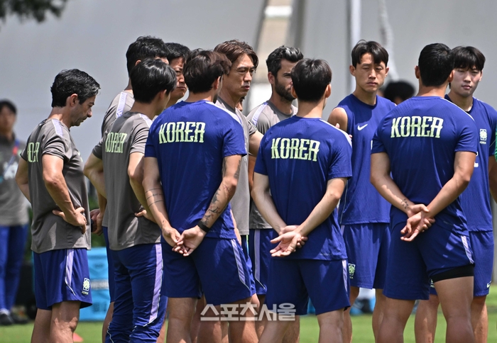 [포토]훈련 진행하는 홍명보 감독