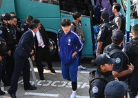 [포토]몬테레이 입성 대표팀, 버스에서 내리는 배준호