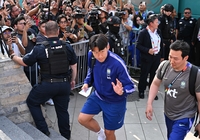 [포토]몬테레이 입성 대표팀, 인사하는 손흥민
