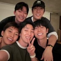 [단독] 임영웅, 생일 맞아 청계산서 포착…뜻밖의 인맥 ‘깜짝’ 공개