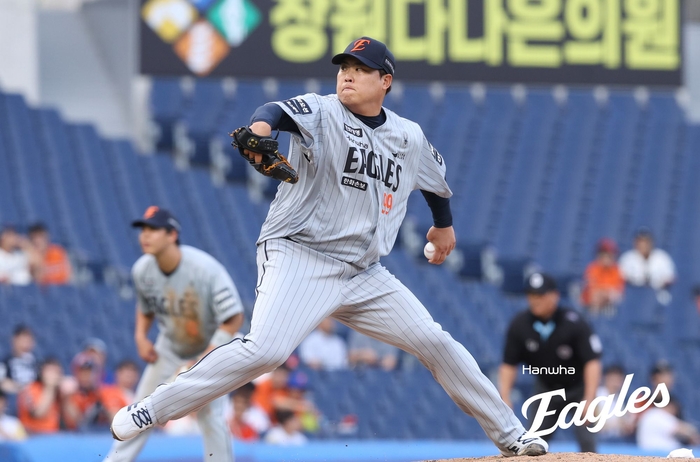 ‘KBO 1556개+ML 934개’ 류현진, 한미 통산 2500삼진 보인다…딱 10개 남았다 [SS시선집중]