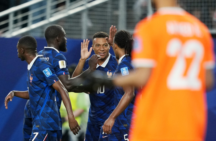 악천후 2시간 ‘지연’도 못 막은 ‘화력’…‘음바페 멀티골’ 프랑스, 이라크 3-0 제압하고 2연승·32강 진출 확정[I조는 지금]