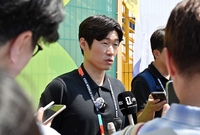 [포토]인터뷰 하는 박지성 해설위원
