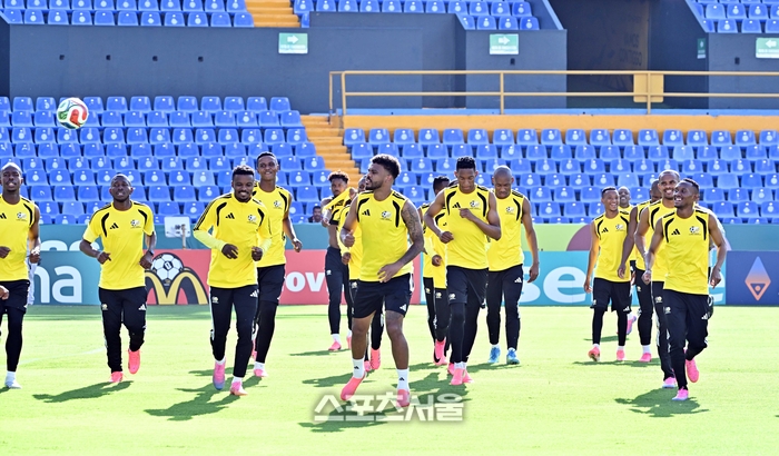 [포토]한국전 앞두고 훈련하는 남아공 축구대표팀