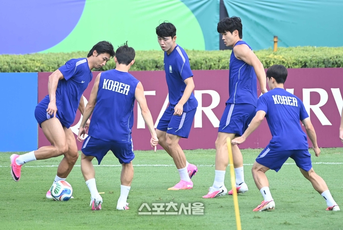 [포토]론도 훈련 하는 조규성-이기혁-김태현