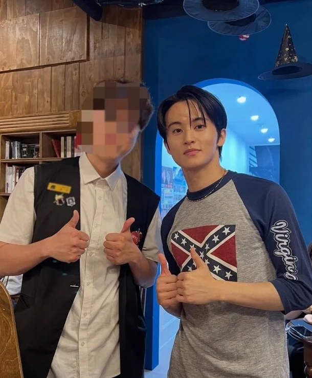 “노예제 찬성 깃발이었다”…캐나다 출신 마크, ‘극우’ 티셔츠에 곤욕